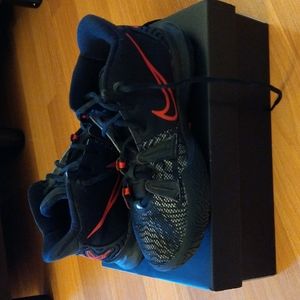 Nike Kyrie 7 Basketball Shoes Youth size 5.5